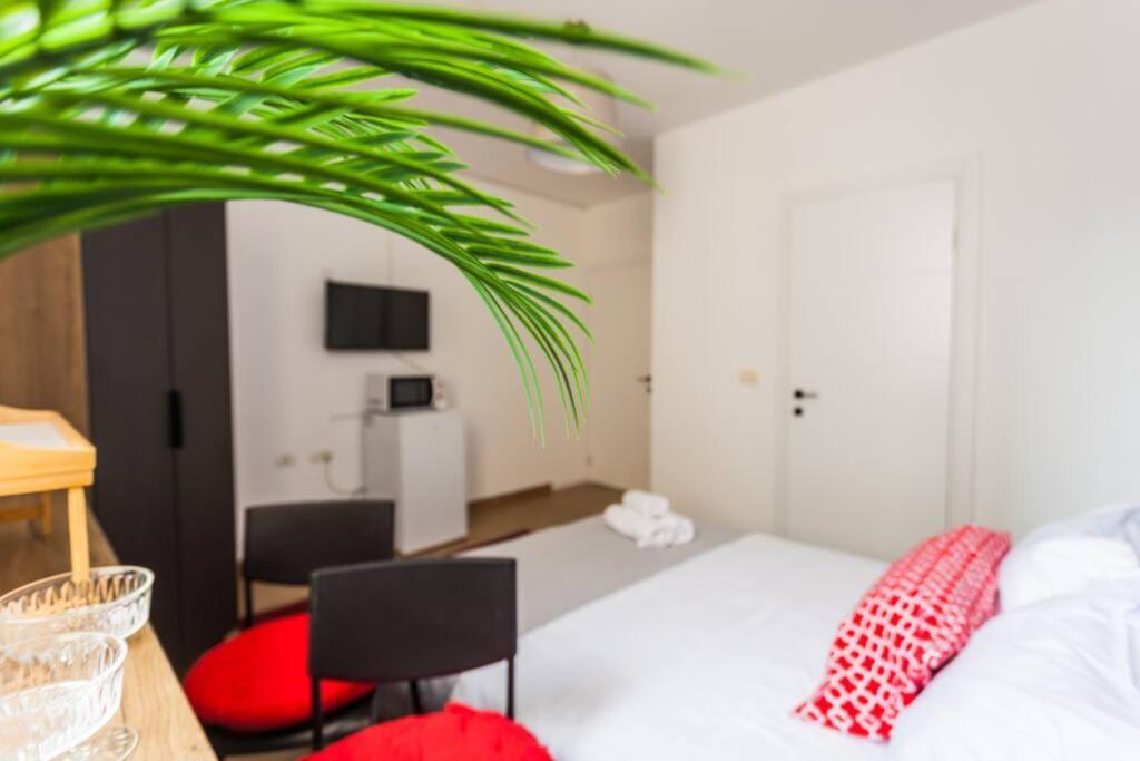 Perfectly Located Studio, Seaview, 2 Min To Sea! #6 Apartment Тел Авив Екстериор снимка